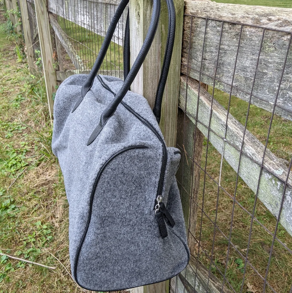 DSW Gray Felt Duffle NWOT - Picture 3 of 5